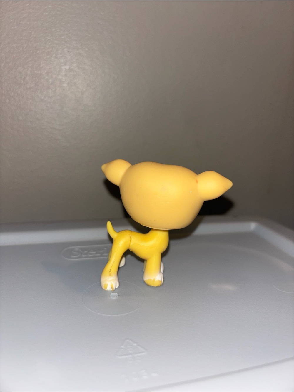 Littlest Pet Shop LPS #875 Yellow Greyhound Eye drop - Picture 2 of 9